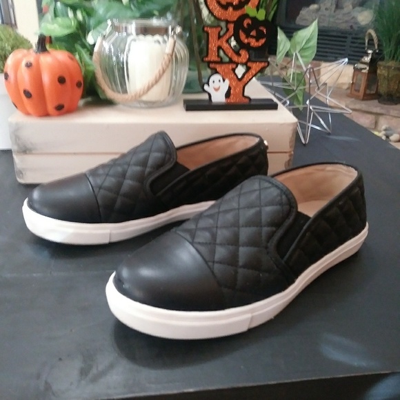 Steve Madden Shoes - STEVE MADDEN SAANDER SIZE (8.5M) have 2 pairs same